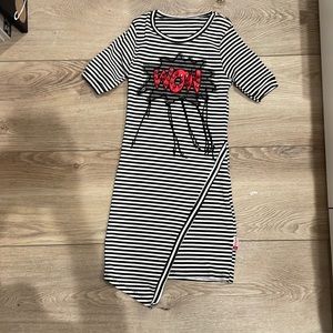 Cute Black and White “WOW” dress